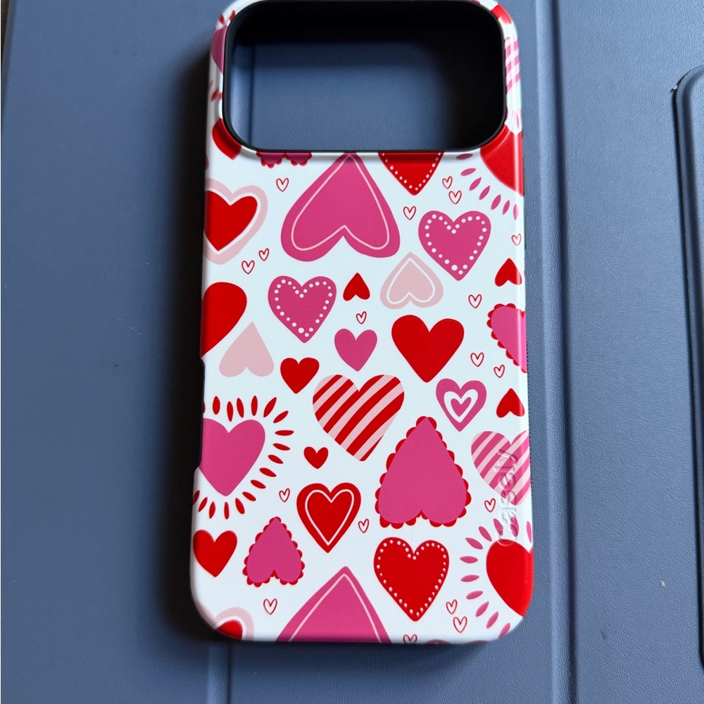 iPhone 17 Pro Max Heart Pattern Phone Case — Pink & Red